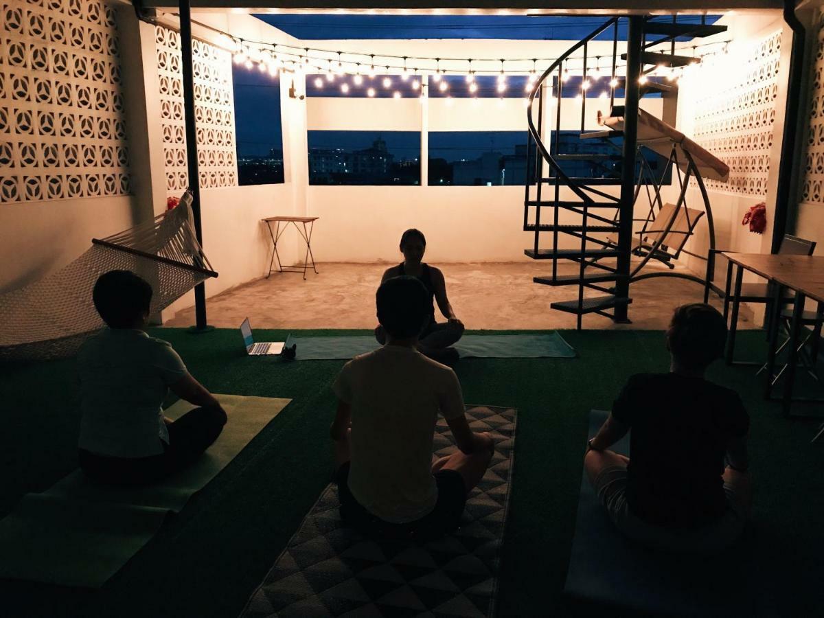 อรุณ โอลด์ทาวน์ Hostel กรุงเทพมหานคร ภายนอก รูปภาพ
